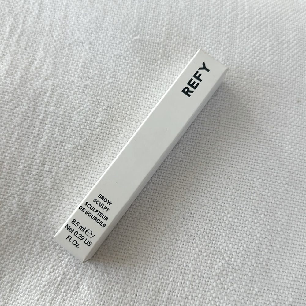 NWTT REFY Brow Sculpt Shape and Hold Gel with
Lamination Effect